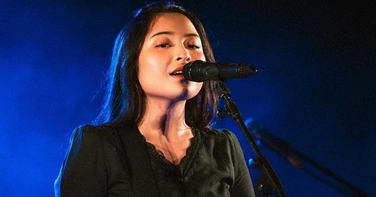 Bernadya-Raih-Tiga-Platinum-Awards-Perlihatkan-Dominasi-di-Musik-Tanah-Air